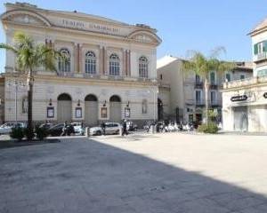 Santa Maria Capua Vetere,  il Teatro Garibaldi e Piazza Bovio