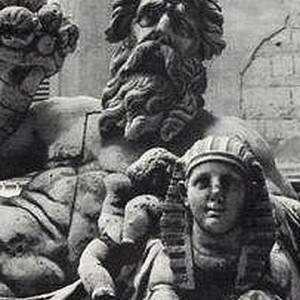 La statua con la testa