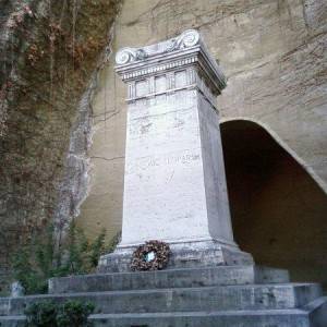 La tomba di Leopardi