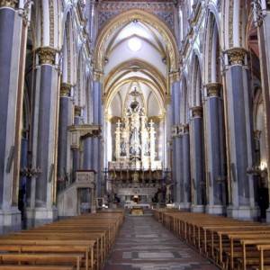 Napoli, gli interni della chiesa di San Domenico Maggiore
