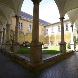 Capua, il Chiostro del Museo Provinciale scelto per ospitare il simposio di scultura Caetus