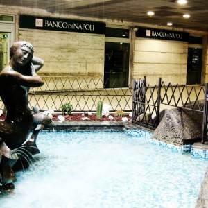 La sirena della stazione centrale di Napoli