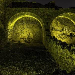 Pompei, ambienti voltati lungo Via Stabiana. Su concessione della Soprintendenza Speciale per Pompei, Ercolano e Stabia -® Mondadori Electa -® Photo by Luigi Spina (9)