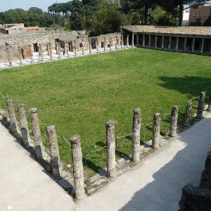 Quadriportico della Palestra Grande di Pompei