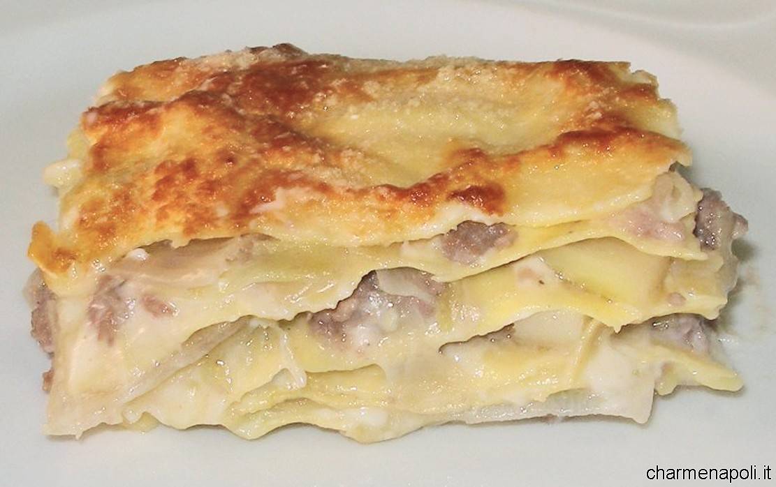 lasagna bianca con salsiccia