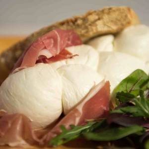 mozzarella provola treccia campane caseificio ponte a mare