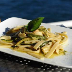 Scialatielli alla stromboli-risotto profumi costiera gamberi e limoni-il pirata ristorante praiano