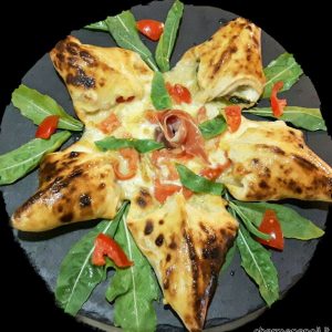ristorante pizzeria centro storico napoli casa tua al duomo