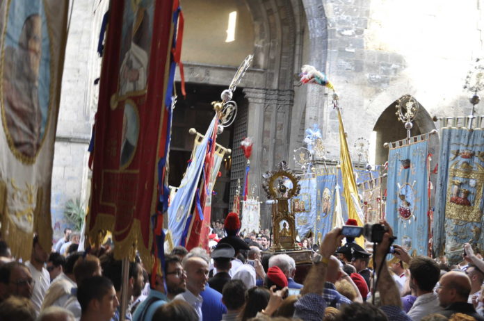 processione-san-gennaro-maggio napoli