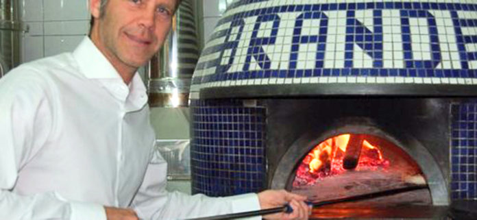 Emanuele Filiberto di Savoia da Brandi per il compleanno 128 della pizza Margherita