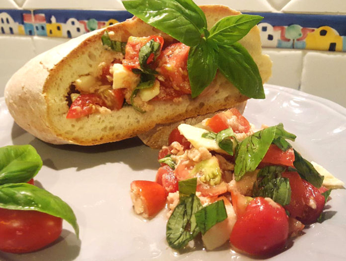 pane e pomodoro a Procida si chiama coluricio