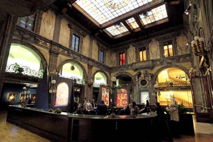 Interno di Palazzo Zevallos Stigliano a via Toledo a Napoli