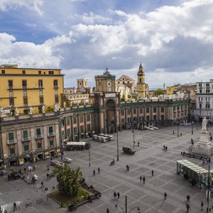 Piazza Dante Naoli_ Palazzo Ruffo di Bagnara B&B Napoli 4